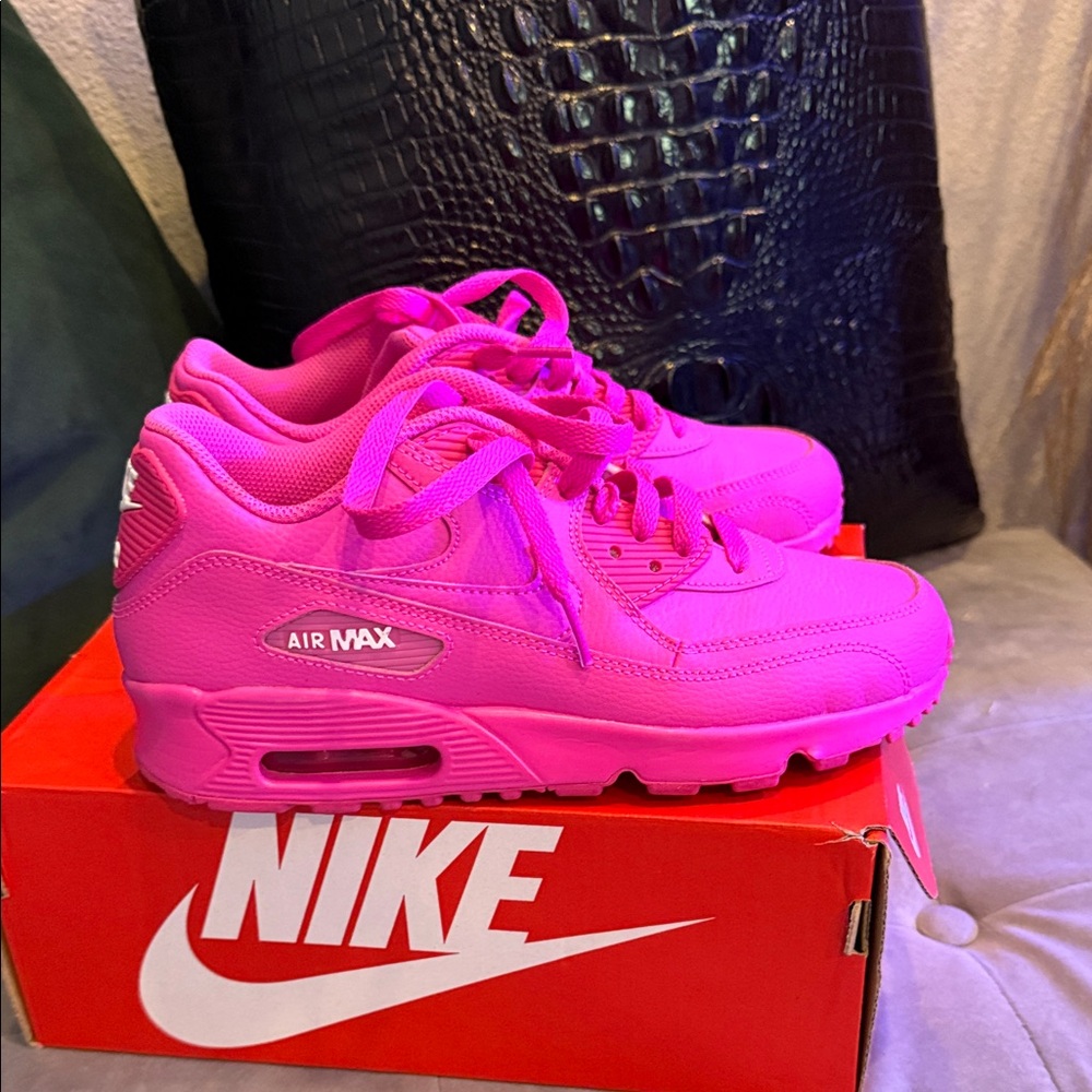 Nike Air Max Fuchsia Sneakers